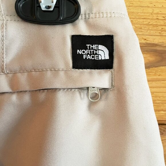 The North Face woman’s Khaki Capris Size Small - Picture 6 of 10